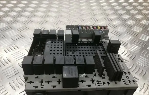 Volvo S70 V70 V70 XC Fuse module 9452772