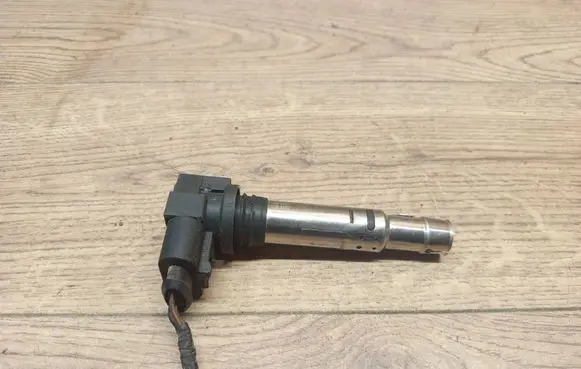 Volkswagen Touareg II High voltage ignition coil 1J0973724 03690515F 8292004