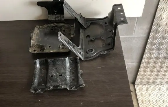 Battery bracket