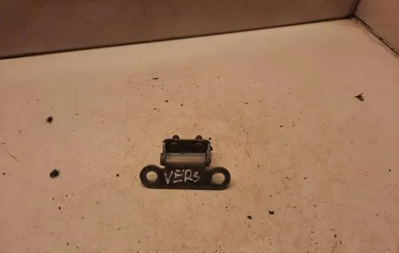 Toyota Corolla Verso E121 Tailgate/trunk/boot hinge
