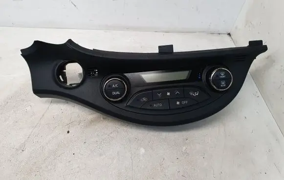 Toyota Yaris Climate control unit 75F206