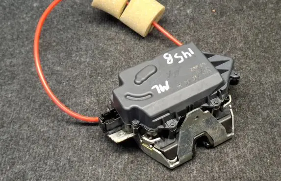 Mercedes-Benz ML W164 Tailgate/trunk/boot lock/catch/latch A1647400635