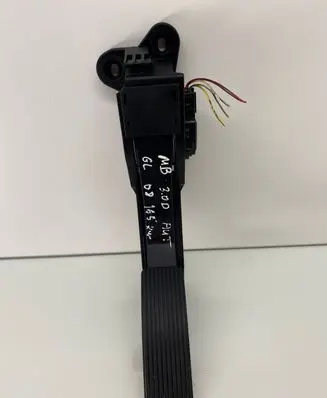 Mercedes-Benz GL X164 Accelerator throttle pedal A1643000004 ZGS010