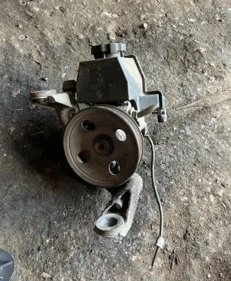 Mercedes-Benz C W203 Power steering pump A0024668401