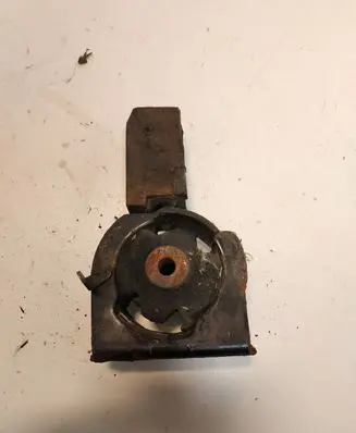 Toyota Avensis T250 Engine mount bracket