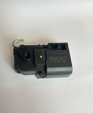 Opel Antara Air flap motor/actuator 831119 C100RHD2H09