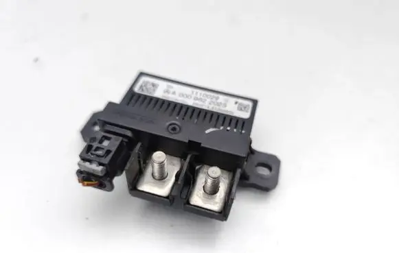 Mercedes-Benz A W176 Charging relay A0009822023