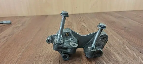 Renault Espace IV Engine mounting bracket 8200140428