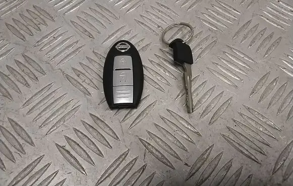 Nissan Juke I F15 Ignition key/card TWB1G662