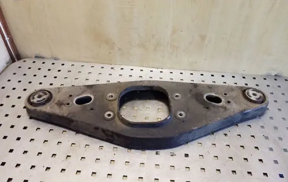 Mercedes-Benz E W211 Rear differential/diff mount bracket A2303521808