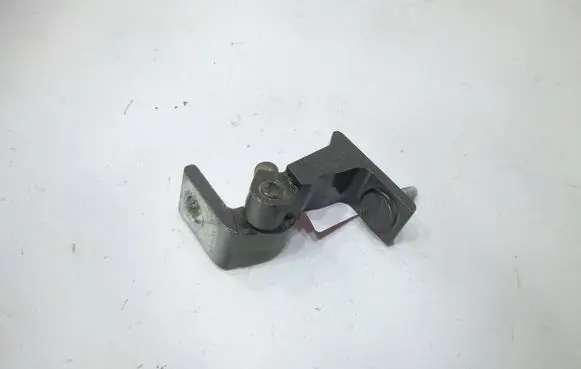 Audi A4 S4 B9 Front door lower hinge 8W0831403A A046574