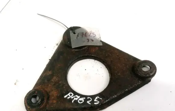 Nissan Almera Tino Engine mounting bracket