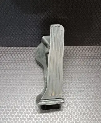 Volkswagen Golf Plus Accelerator throttle pedal 1K1723503M 6PV00889001