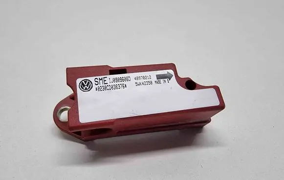 Volkswagen Golf IV Airbag deployment crash/impact sensor 1J0909606D 5WK42350 48970212