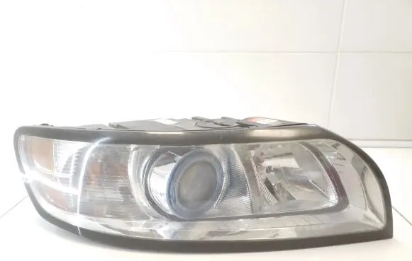 Volvo V50 Headlight/headlamp 30763038 1307329210
