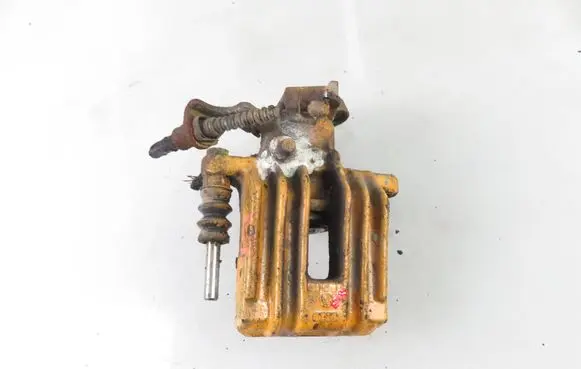 Volkswagen PASSAT B5 Rear brake caliper 