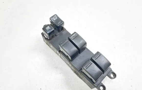 Nissan X-Trail T30 Electric window control switch
