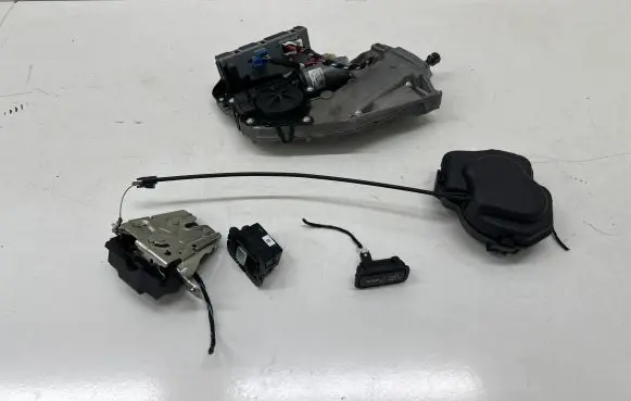 Mercedes-Benz C W206 Tailgate hydraulic set A2069005616 A0999064703 A0989067003