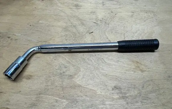 Nissan Qashqai Wheel nut wrench 