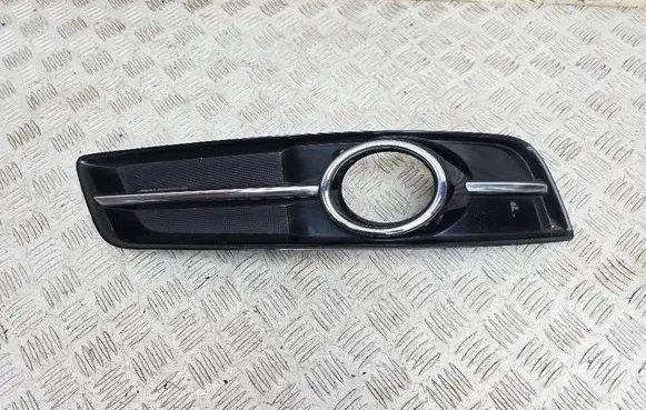 Audi A3 S3 8P Front fog light trim/grill 8P0807682J