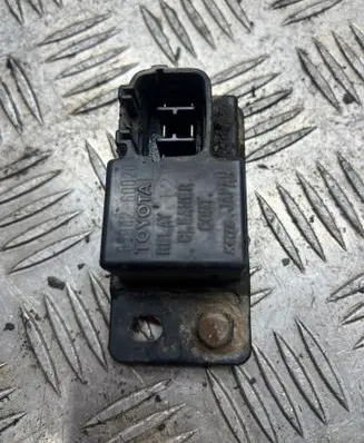 Toyota Land Cruiser (J120) Light washer relay 8594260020