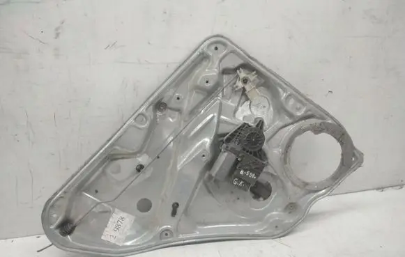 Volkswagen PASSAT B5 Rear door window regulator with motor 3B5839755