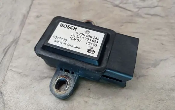 BMW 5 E39 ESP acceleration yaw rate sensor 34526753694 6753694 0265005248