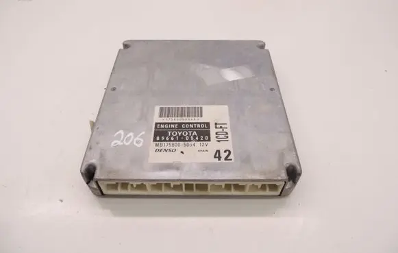 Toyota Avensis T220 Engine control unit/module 8966105420 D206