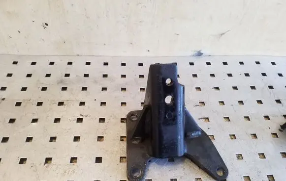 Mitsubishi Pajero Engine mounting bracket