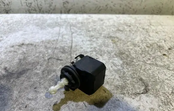 Opel Insignia A Headlight level adjustment motor 008830