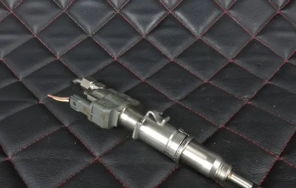 BMW 3 E90 E91 Fuel injector 