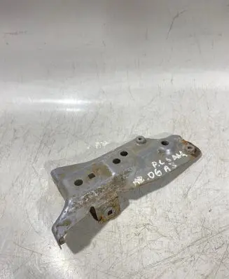 Audi A3 S3 8P Front splash guards bracket 