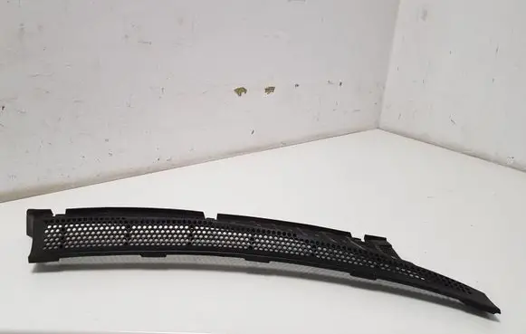Mercedes-Benz C AMG W202 Wiper trim 2028310258