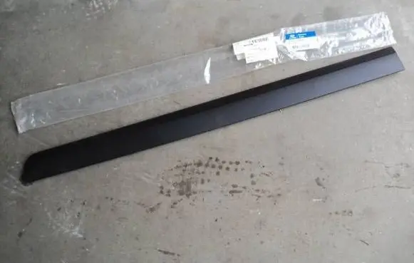 Hyundai Getz Front door trim (molding) 877221C500CA