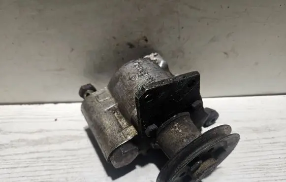 Volkswagen PASSAT B3 Power steering pump 7671501103 7671955140