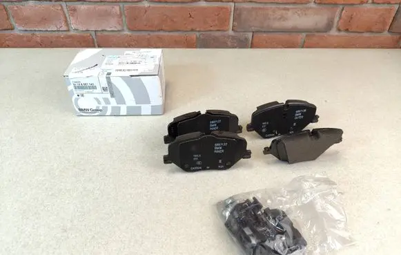 BMW X1 U11 Brake pads (front) 6897141