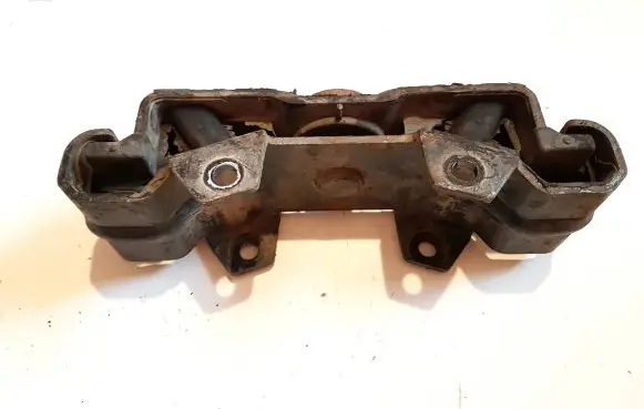 Mitsubishi L200 Gearbox mount MR992717