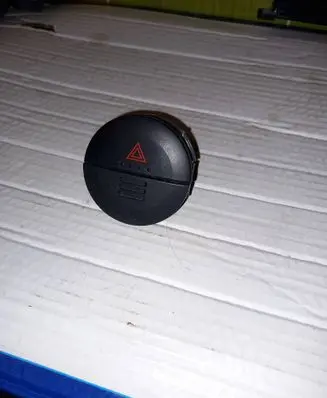 Nissan X-Trail T30 Hazard light switch 06016 5520U