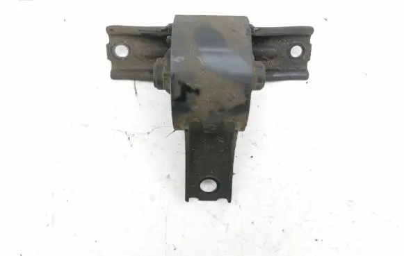 Peugeot 4007 Engine mount bracket
