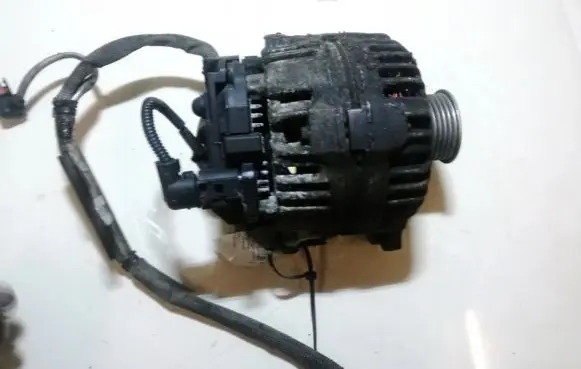 Volkswagen Golf V Generator/alternator 03C903023D 0124325128