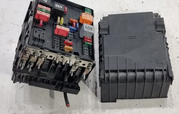 Audi A3 S3 8P Fuse box set 01394932 1A210904