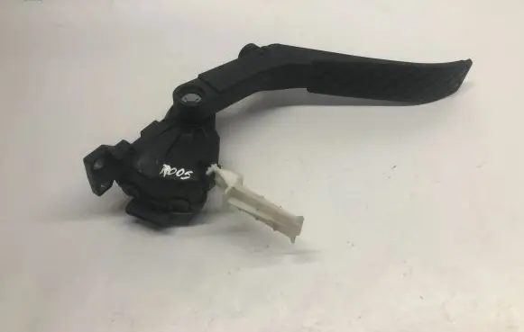 Volkswagen Touareg II Accelerator throttle pedal 7L0723507D 7L0723507