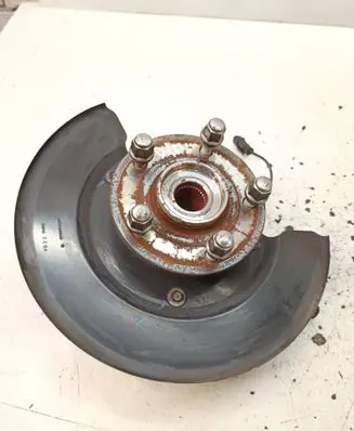 Front wheel hub
