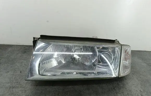 Skoda Octavia Mk1 (1U) Headlight/headlamp 1U1941015E