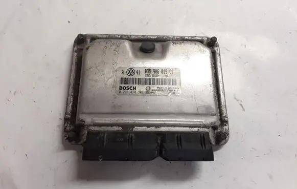 Volkswagen Golf IV Engine control unit/module 038906019CJ 0281010302