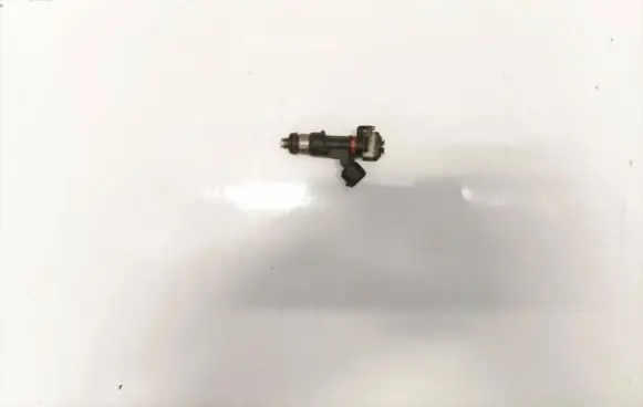 Nissan Micra Fuel injector 03110111