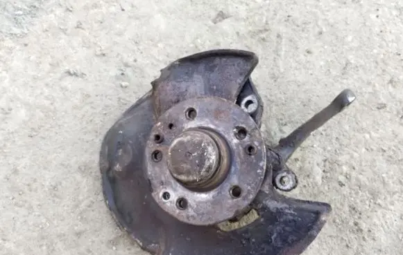 Mercedes-Benz E W124 Front wheel hub spindle knuckle