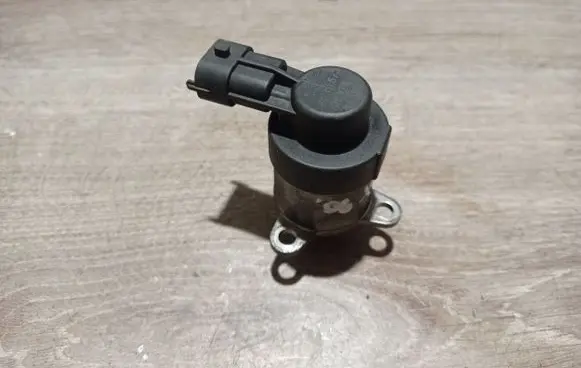 Volvo XC90 Fuel pressure regulator 5730632868126