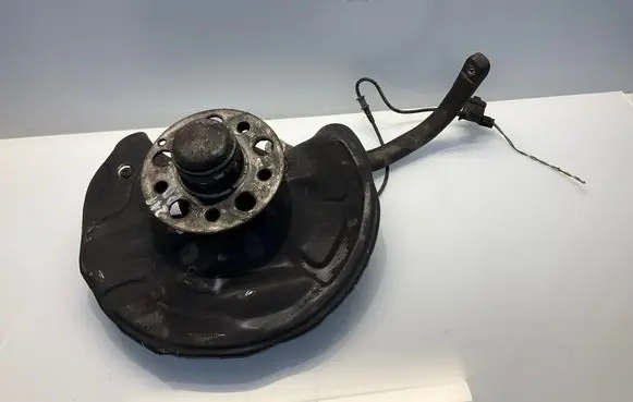 Mercedes-Benz E W211 Front wheel hub A2113306520 2113306520