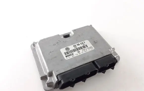Volkswagen PASSAT B5 Engine control unit/module 038906018P 0281001720